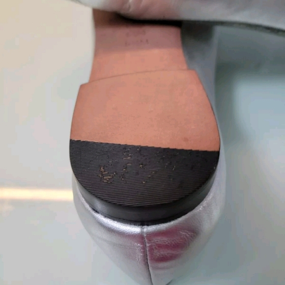 Antonio Melani Silver Ballet Flats Size 9.5 - Picture 2 of 6